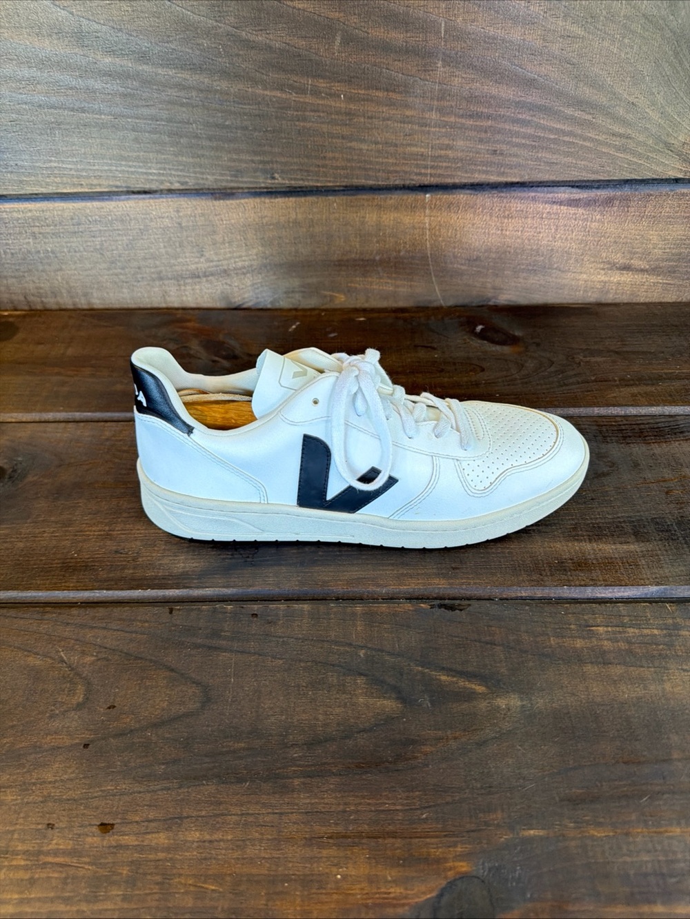 Veja V-10 White & Black Leather Sneakers Casual Shoes Men Size 11 Made in Brazil